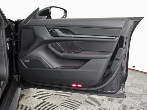 Used 2025 Porsche Taycan image 39