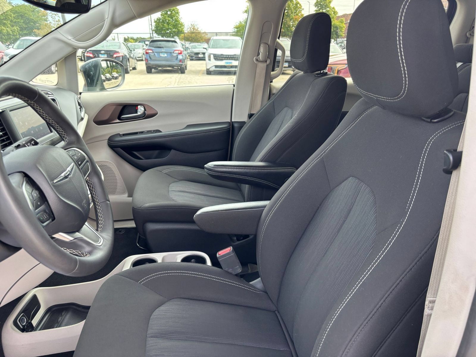 Used 2024 Chrysler Voyager LX FWD image 25