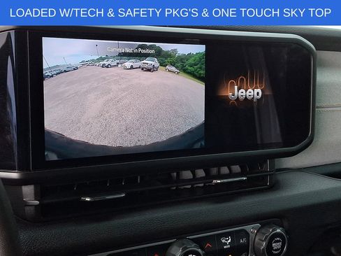 Used 2024 Jeep Wrangler Unlimited AWD/4WD image 17