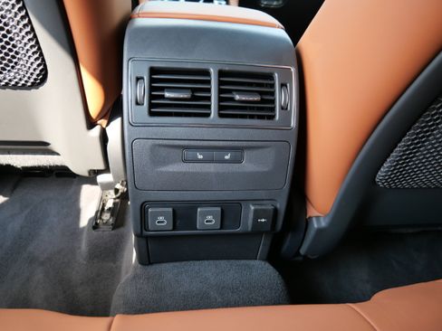 Certified 2026 Jaguar F-PACE R-Dynamic S AWD/4WD image 17
