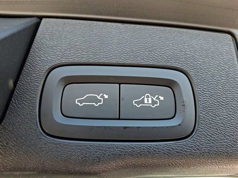 Certified 2023 Volvo XC60 B5 Plus w/ Climate Package AWD/4WD image 30