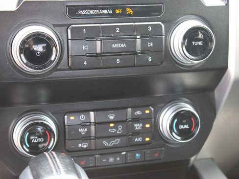Used 2019 Ford F150 Platinum w/ Equipment Group 701A Luxury AWD/4WD image 17