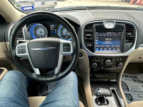 Used 2014 Chrysler 300 AWD image 15