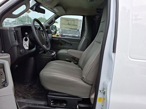 New 2025 Chevrolet Express 3500 w/ Driver Convenience Package image 6