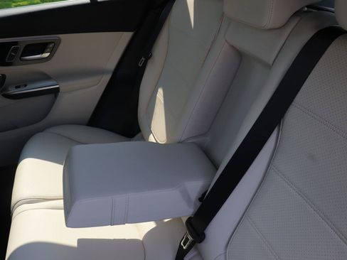 Used 2024 Mercedes-Benz GLC 300 4MATIC image 12