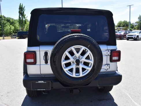 Used 2023 Jeep Wrangler Sport AWD/4WD image 16