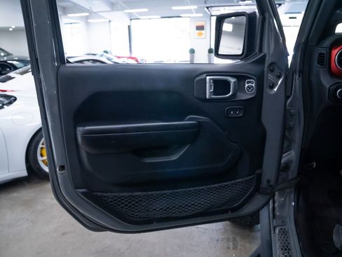 Used 2019 Jeep Wrangler Unlimited Rubicon w/ Dual Top Group AWD/4WD image 15