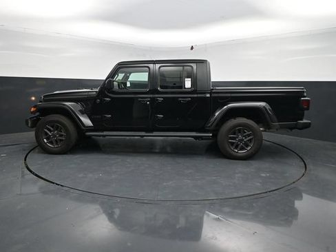 Used 2024 Jeep Gladiator Sport AWD/4WD image 5