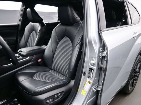 Used 2023 Toyota Highlander XSE AWD/4WD image 12