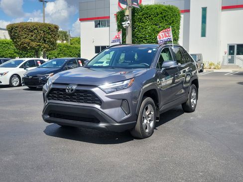 Used 2025 Toyota RAV4 XLE w/ Convenience Package FWD image 5