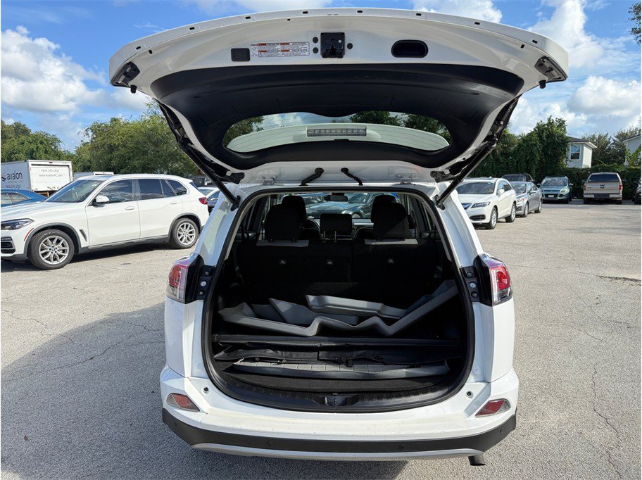 Used 2018 Toyota RAV4 XLE FWD image 41