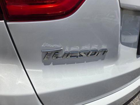 Used 2015 Hyundai Tucson Limited w/ Option Group 03 FWD image 11