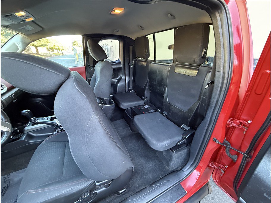 Used 2017 Toyota Tacoma SR5 w/ Tow Package RWD image 21