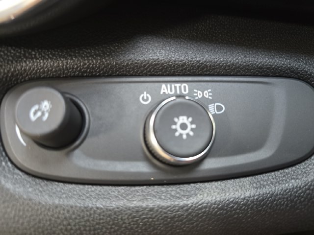 Used 2024 Chevrolet Trax ACTIV w/ Sunroof Package FWD image 28