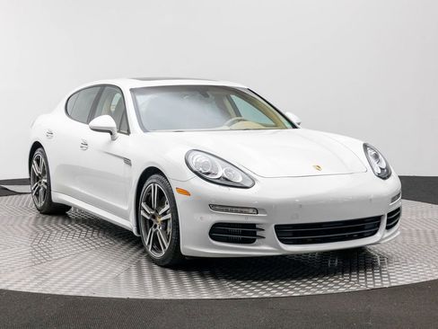 Used 2015 Porsche Panamera S w/ Premium Package Plus image 4