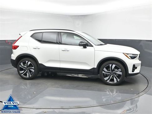Used 2023 Volvo XC40 B5 Plus w/ Protection Package Premier image 1