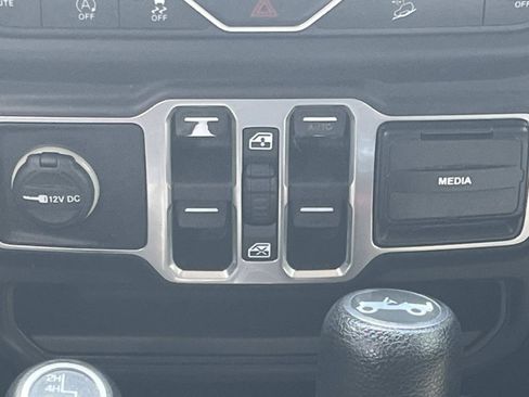 Used 2018 Jeep Wrangler Unlimited Sport S AWD/4WD image 13