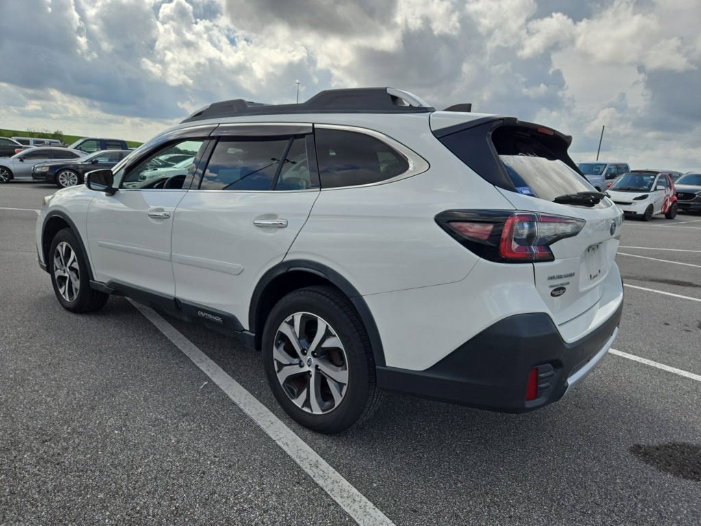 Used 2022 Subaru Outback Touring AWD/4WD image 3