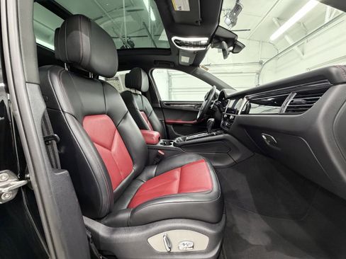 Certified 2023 Porsche Macan image 22