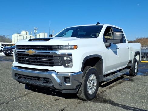 Used 2024 Chevrolet Silverado 2500 LT image 3