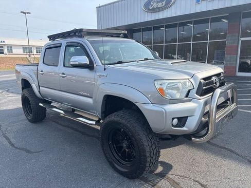 Used 2014 Toyota Tacoma 4x4 Double Cab w/ TRD Sport Package image 4