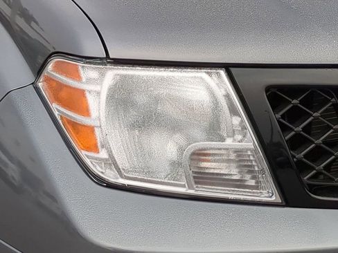 Certified 2021 Nissan Frontier SV w/ Midnight Edition Floor Mats image 10