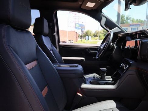 Used 2022 GMC Sierra 1500 AT4 w/ AT4 Premium Package AWD/4WD image 8