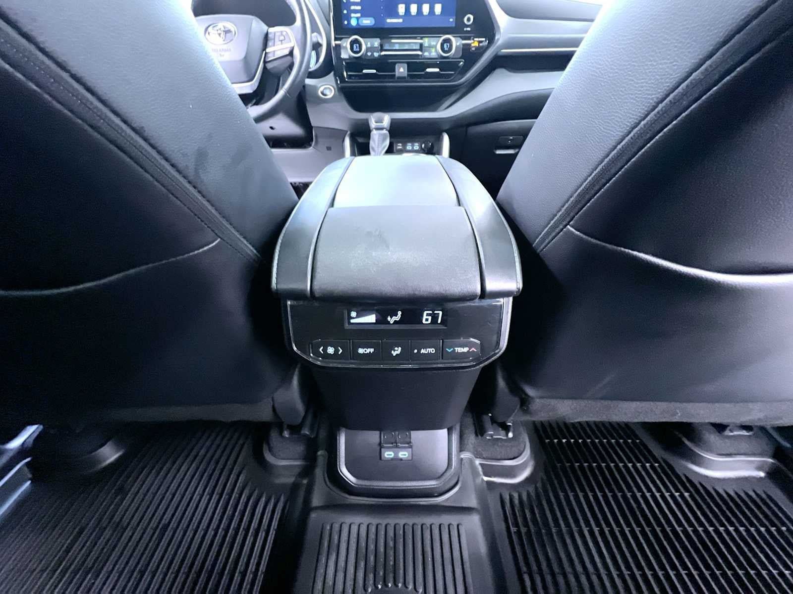 Used 2025 Toyota Highlander XSE AWD/4WD image 37
