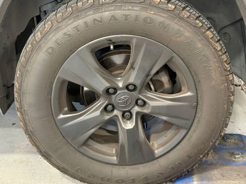 Used 2019 Toyota RAV4 XLE w/ Carpet Mat Package FWD image 4
