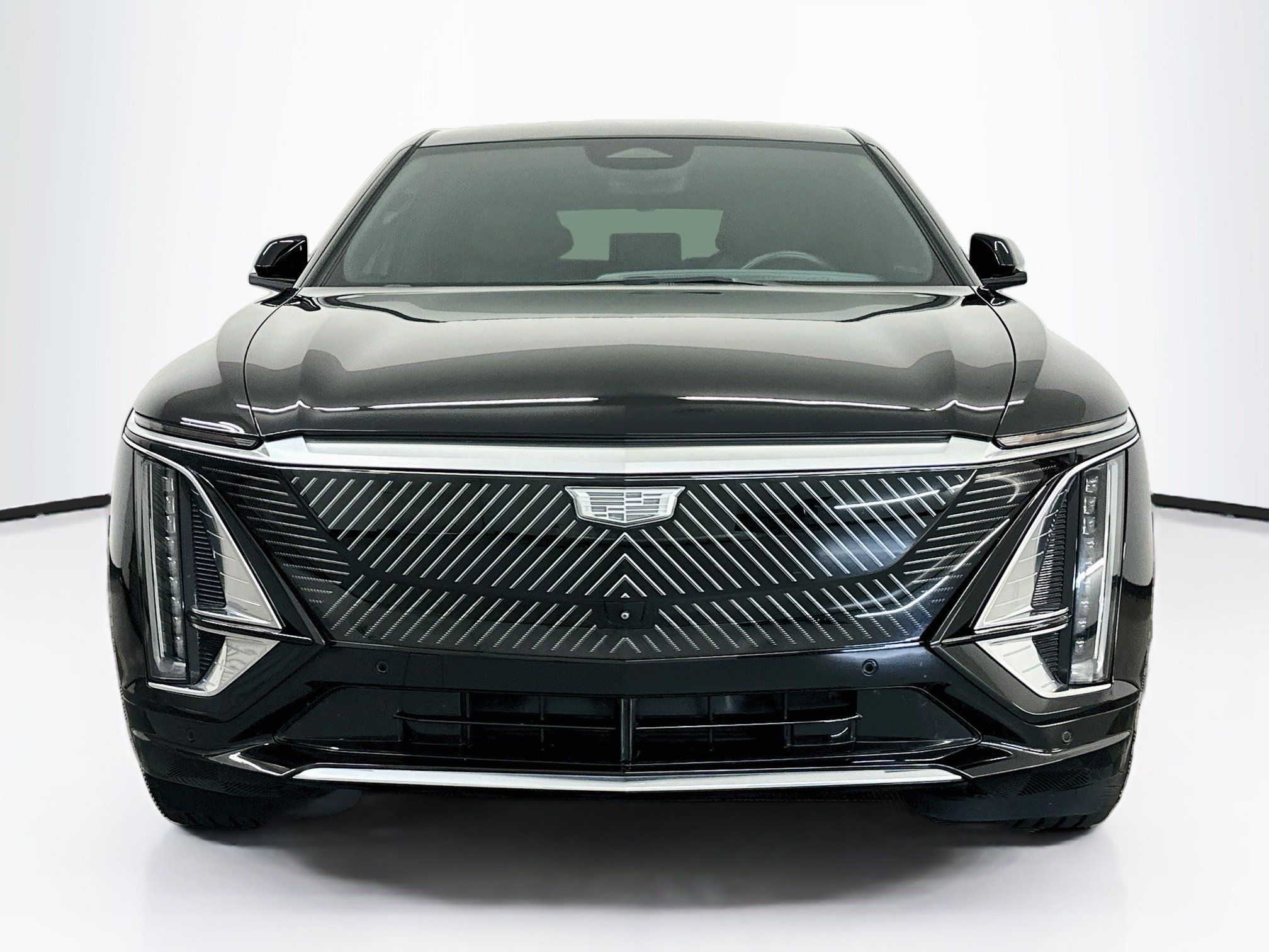 Used 2024 Cadillac Lyriq Luxury w/ LPO, Floor Liner Package AWD/4WD image 2