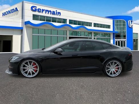 Used 2024 Tesla Model S Plaid image 8