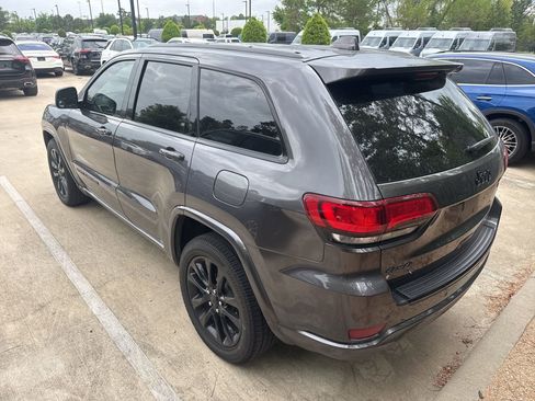 Used 2018 Jeep Grand Cherokee Altitude image 6
