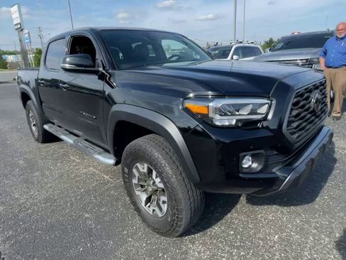 Used 2023 Toyota Tacoma TRD Off-Road w/ TRD Premium Off Road Package image 7