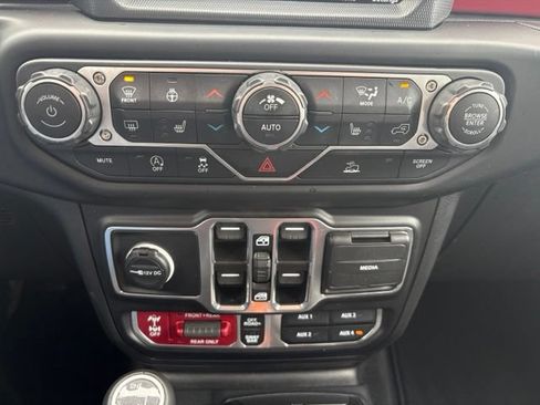 Used 2023 Jeep Wrangler Unlimited Rubicon w/ LED Lighting Group AWD/4WD image 31