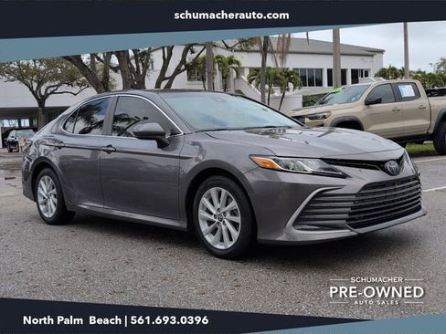 Used 2022 Toyota Camry LE image 1