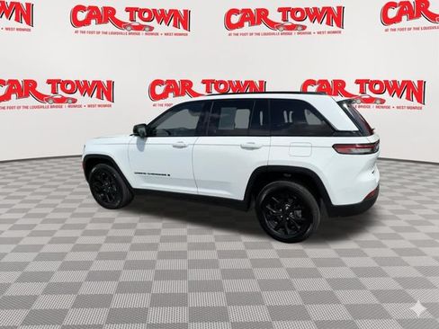 Used 2025 Jeep Grand Cherokee Altitude AWD/4WD image 6