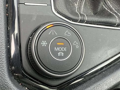 Used 2023 Volkswagen Taos SEL AWD/4WD image 32