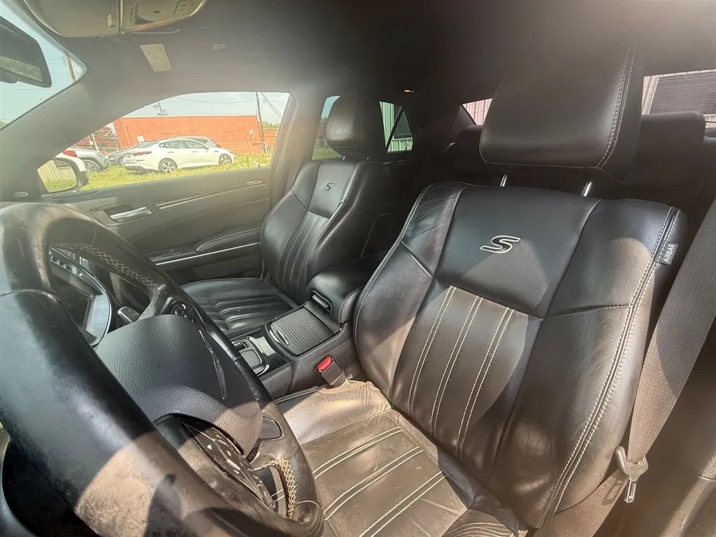 Used 2019 Chrysler 300 S RWD image 20