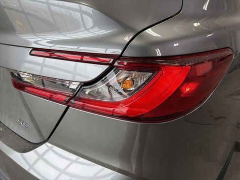 Used 2025 Toyota Camry SE image 17