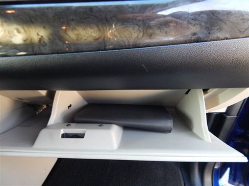 Used 2018 Dodge Grand Caravan SE w/ UConnect Hands-Free Group image 16