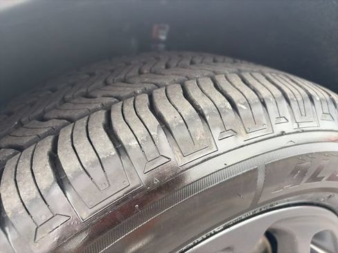 Used 2022 Chrysler Pacifica Touring-L w/ Uconnect Theater Family Group FWD image 25