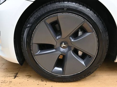 Used 2022 Tesla Model 3 Long Range AWD/4WD image 10