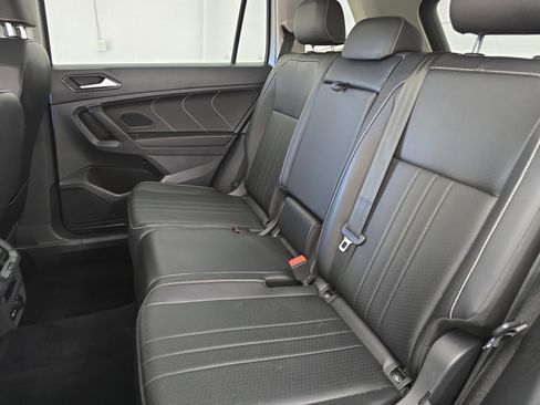 Certified 2022 Volkswagen Tiguan SE w/ Panoramic Sunroof Package image 14