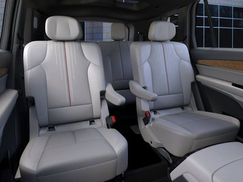 New 2026 Cadillac Vistiq Luxury image 17