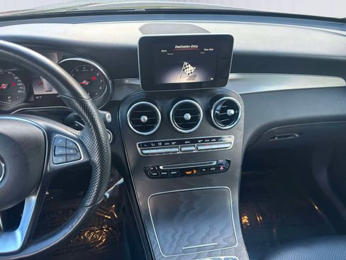Used 2019 Mercedes-Benz GLC 300 4MATIC image 16