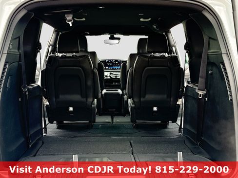 New 2026 Chrysler Pacifica Select AWD/4WD image 7