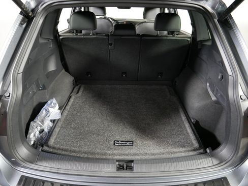 Certified 2024 Volkswagen Tiguan SE R-Line AWD/4WD image 18
