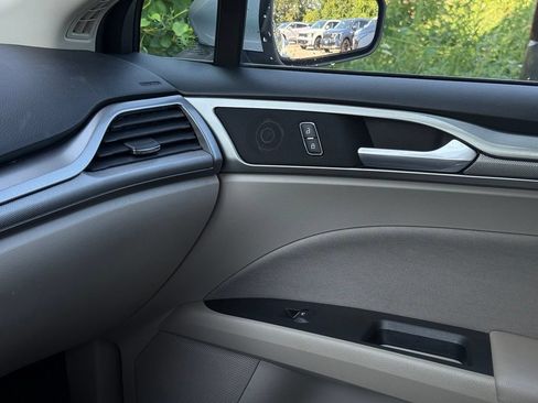 Used 2019 Ford Fusion SE FWD image 43