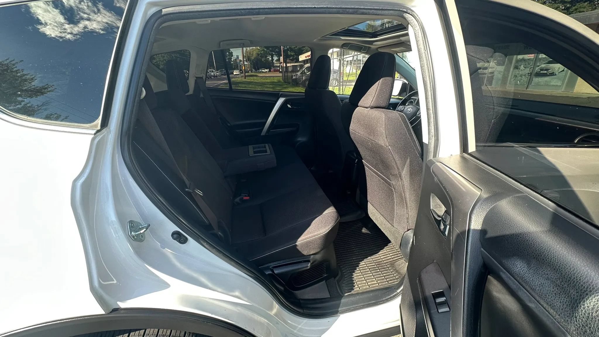 Used 2016 Toyota RAV4 XLE AWD/4WD image 33