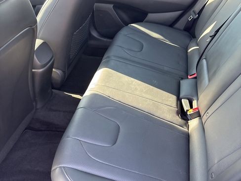 Certified 2023 Hyundai Elantra Limited w/ Preferred Accessory Package image 6